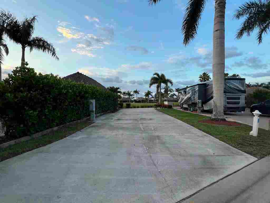 Classic Lot Lot 252 for rent Motorcoach Resort Port St Lucie FL